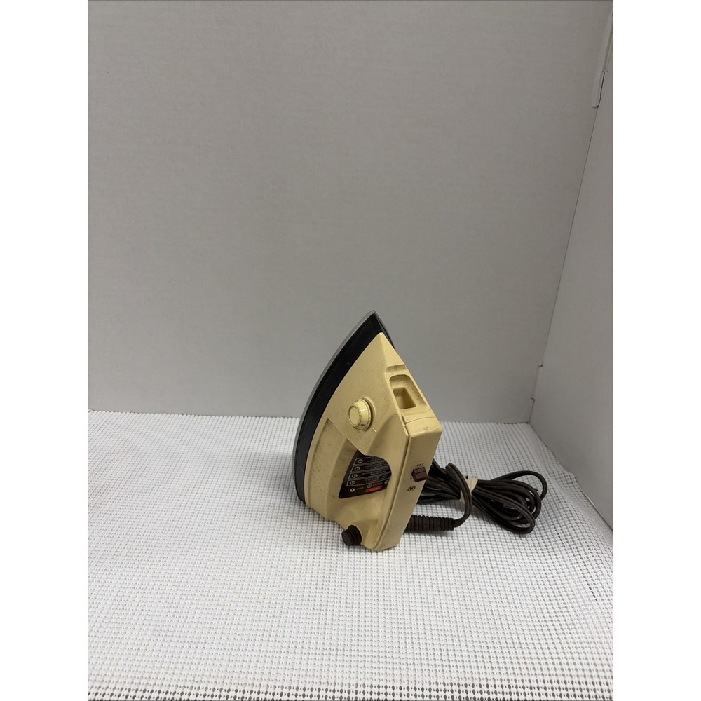 Vintage 80's Proctor Silex Light Weight Working Steam Iron